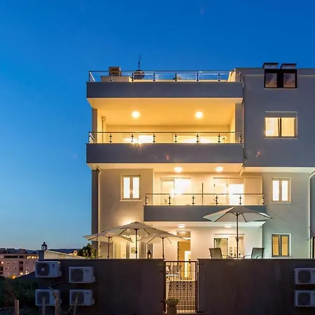 Lux Belo Horizonte سبليت